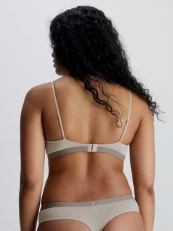 Calvin Klein String Bralette - Future Shift -Everywear Shop 000QF7398E PET alternate3