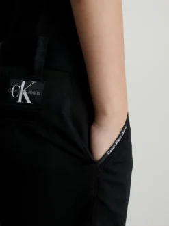 Calvin Klein Stretch Twill Chino Shorts 9 Calvin Klein Stretch Twill Chino Shorts -Everywear Shop IB0IB01760 BEH alternate2