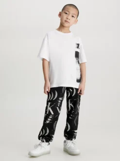 Calvin Klein Relaxed Glitch Graphic T-shirt 10 Calvin Klein Relaxed Glitch Graphic T-shirt -Everywear Shop IB0IB01767 YAF alternate3