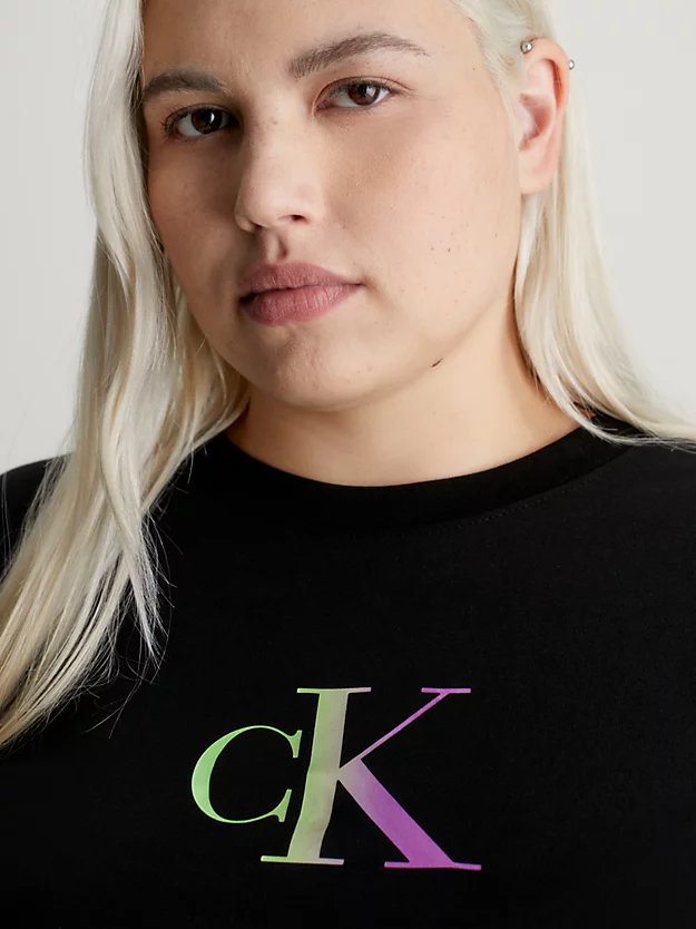 Calvin Klein Plus Size Gradient Logo T-shirt 5 Calvin Klein Plus Size Gradient Logo T-shirt - Image 3
