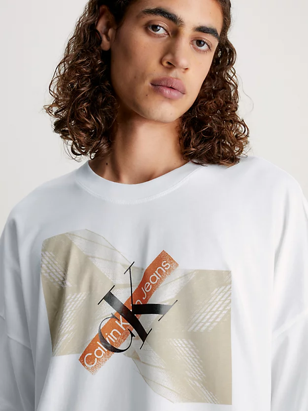 Calvin Klein Oversized Graphic Logo T-shirt 5 Calvin Klein Oversized Graphic Logo T-shirt - Image 3