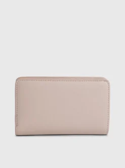 Calvin Klein Small Billfold Wallet 7 Calvin Klein Small Billfold Wallet -Everywear Shop K60K608992 PE1 alternate2